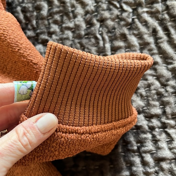 Zara Sweatshirt - Picture 3 of 6